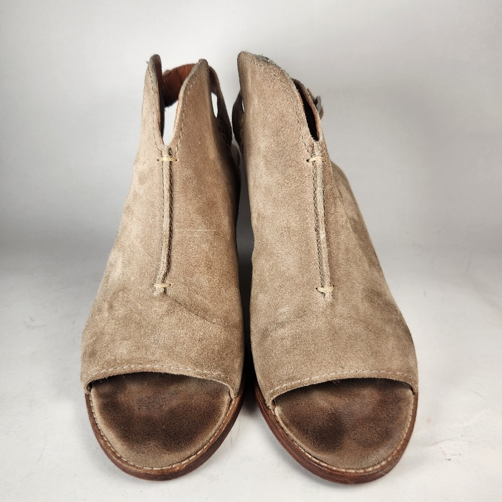 FRYE Women's Courtney Sandal Size 8.5 Taupe Suede Open Toe Sling Back Shoe - Picture 3 of 13